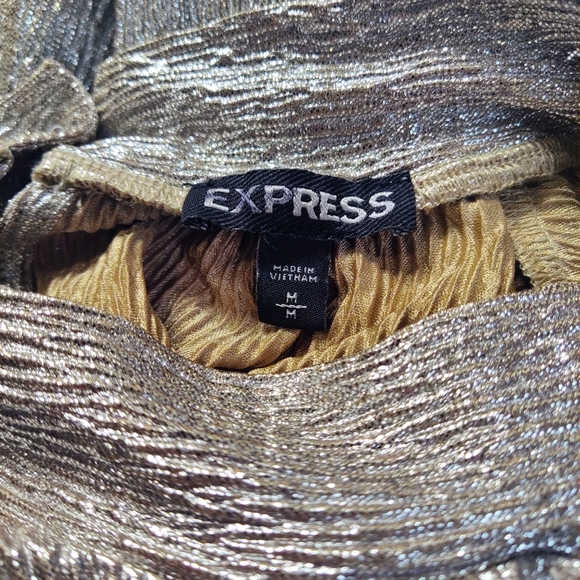 Express‎ Metallic Gold Crinkle Going out Top Cutout Size Medium - Picture 3 of 7